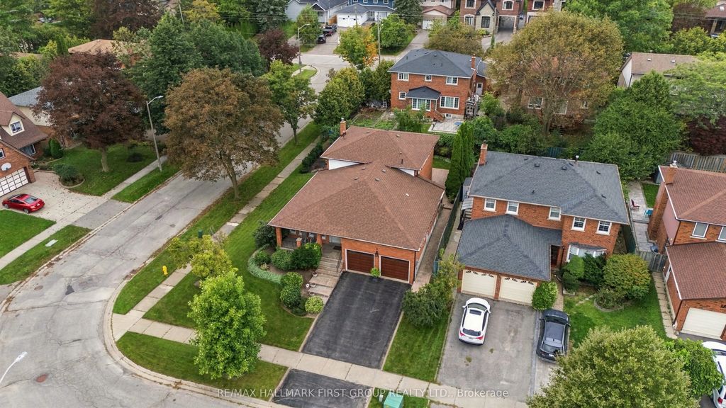 520 Mcleod Crescent, Pickering