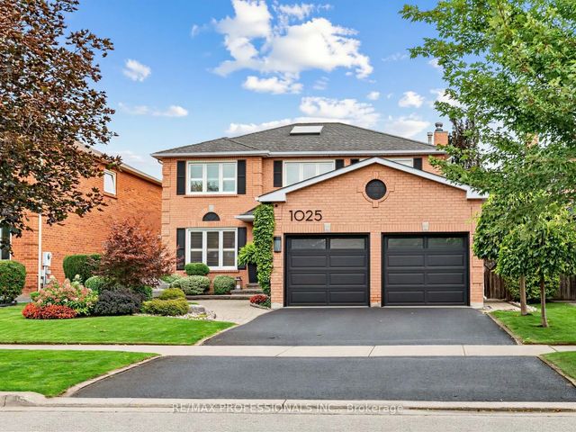 1025 Moorelands Crescent, Pickering