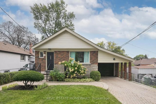 1 Bassett Avenue, Toronto E04