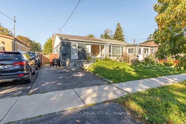 17 Huddleston Court, Toronto E04