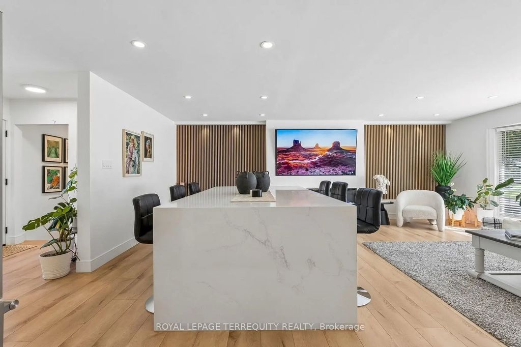 2 Richbourne Court, Toronto E05