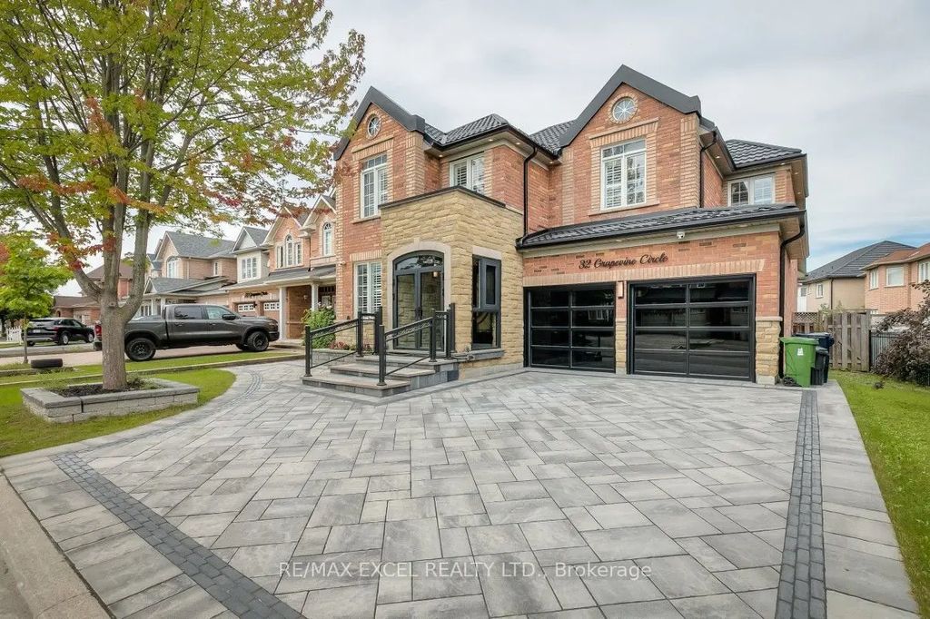32 Grapevine Circle, Toronto E11