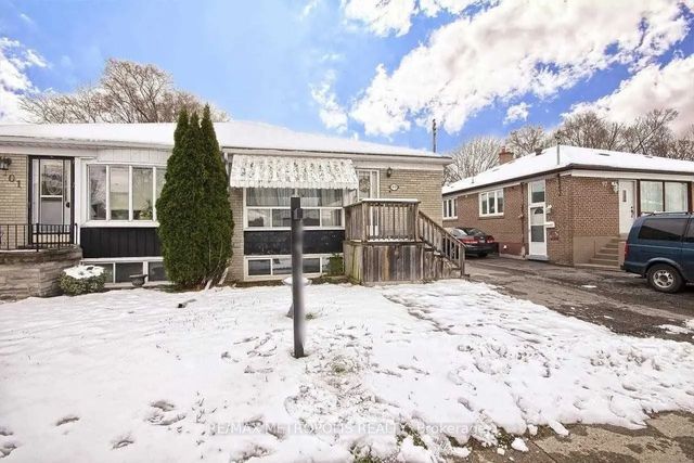 99 Overture Road Upper, Toronto E10