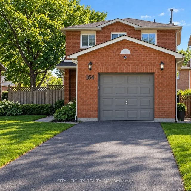 164 Daniels Crescent Upper Level, Ajax