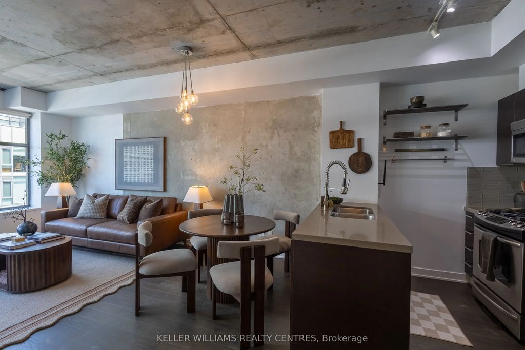 1201 Dundas Street E 806, Toronto E01