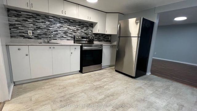 32 Throncroft Crescent Basement, Ajax