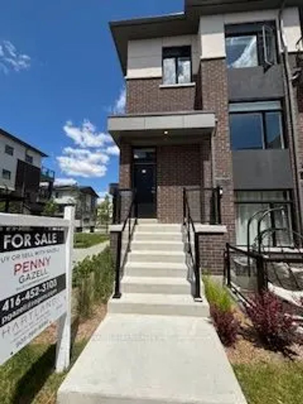 1695 Dersan Street 902, Pickering