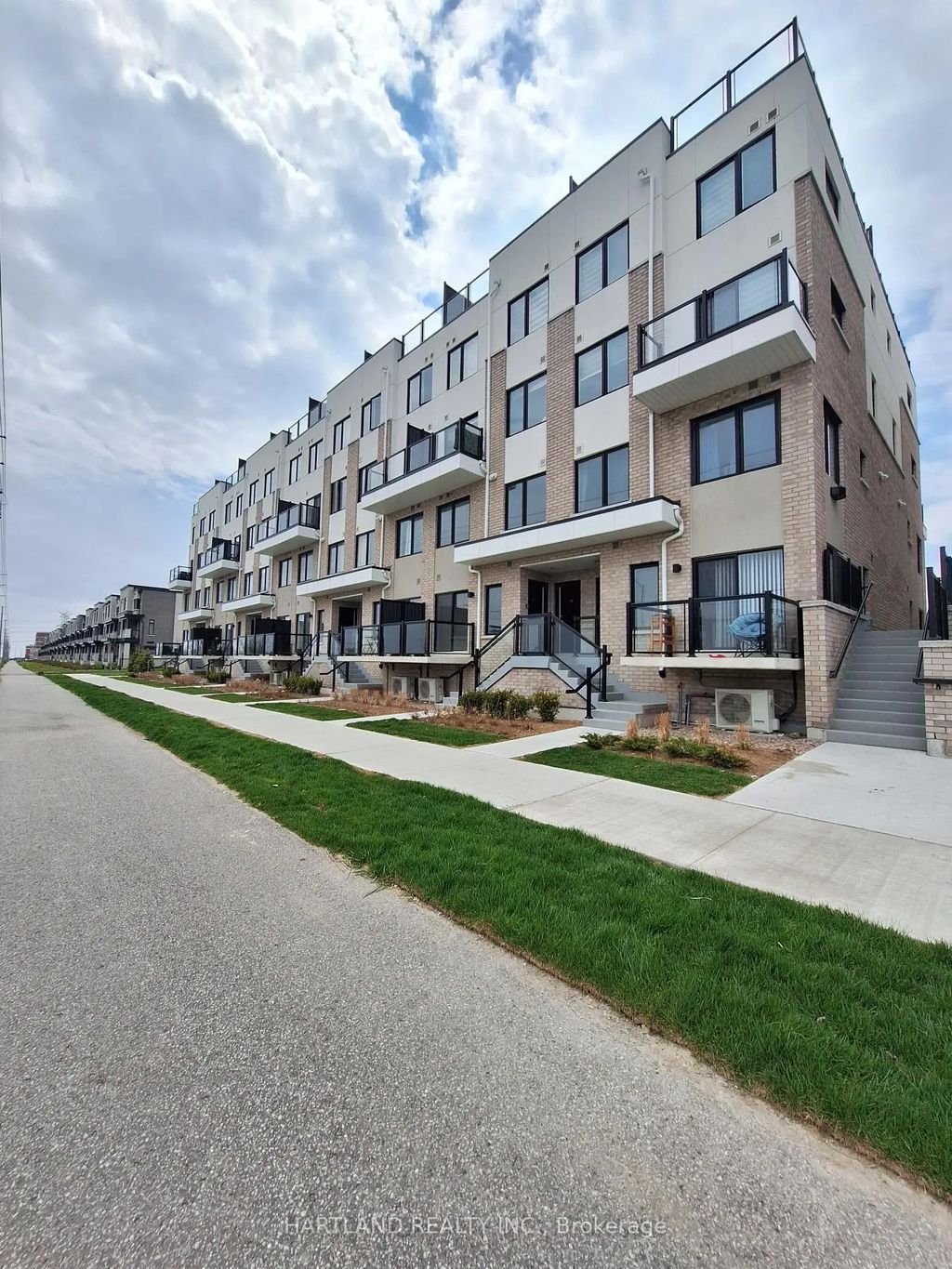 1695 Dersan Street 304, Pickering