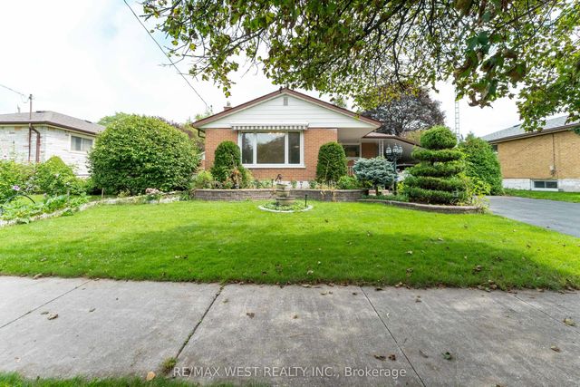 203 Lupin Drive, Whitby