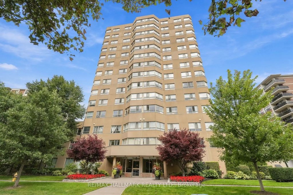 4 Park Vista N/a 303, Toronto E03