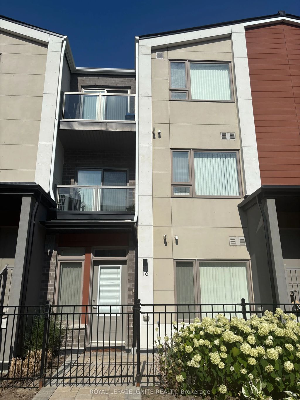 60 Orchid Place Drive 16, Toronto E11