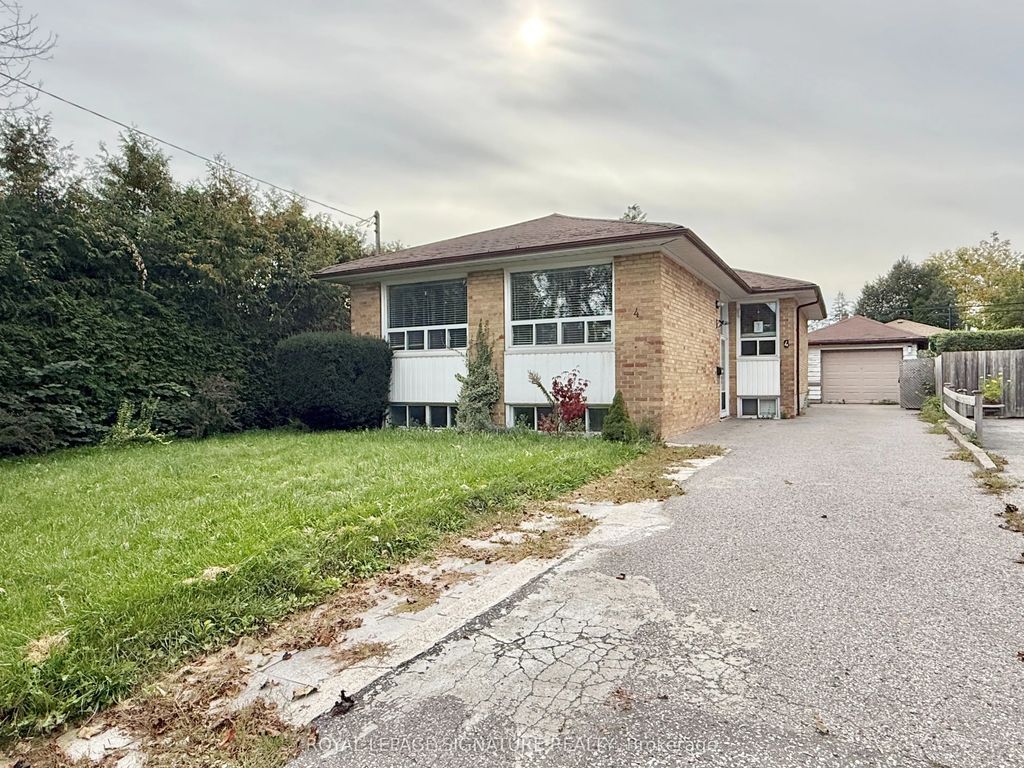 4 Wantanopa Crescent, Toronto E09