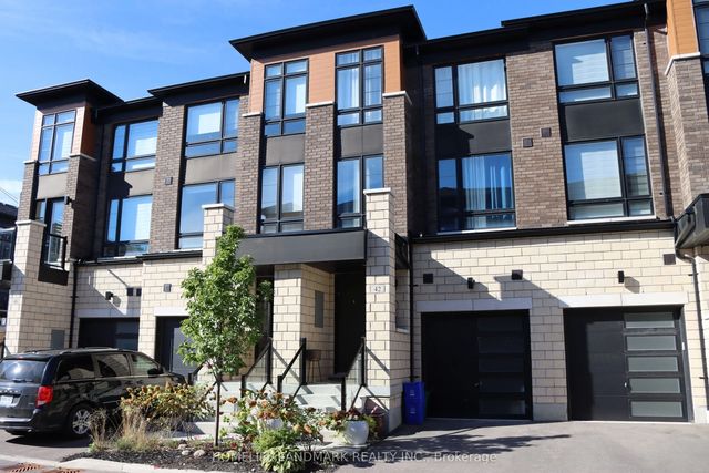 42 Lake Trail Way, Whitby