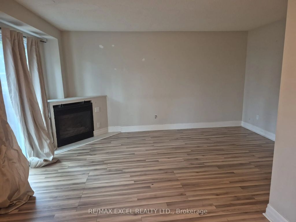 111 Bradstone Square, Toronto E11