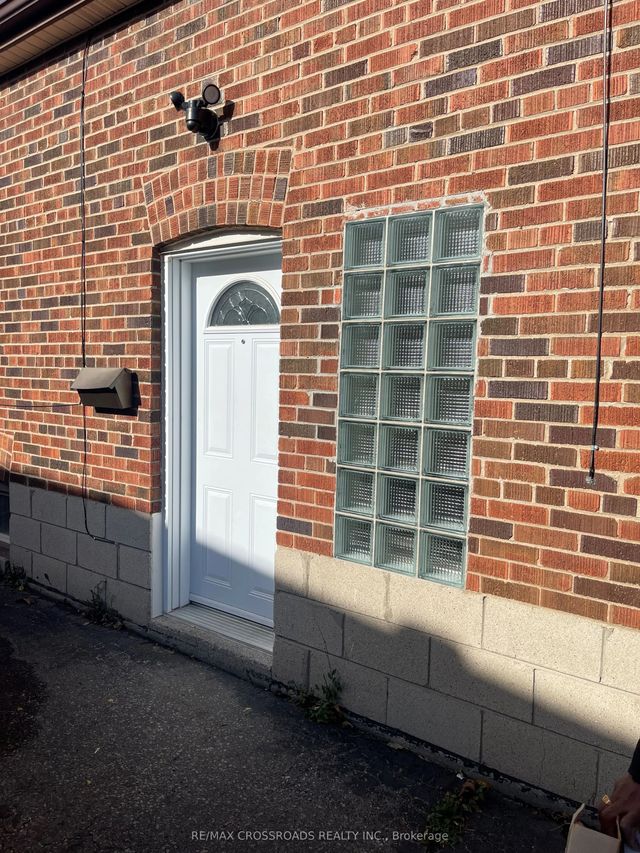 56 Harris Park Drive, Toronto E04