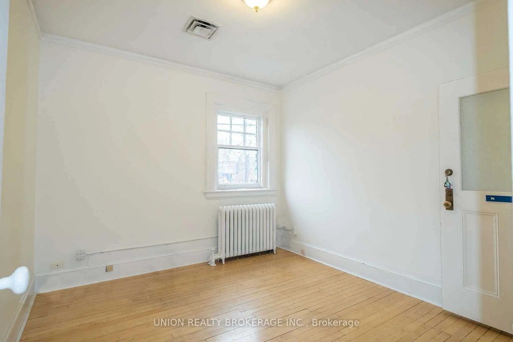 2234 Queen Street E 1, Toronto E02