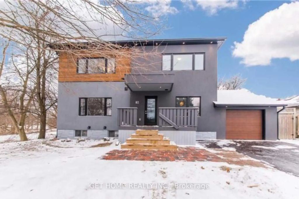 1112 Centre Street S, Whitby