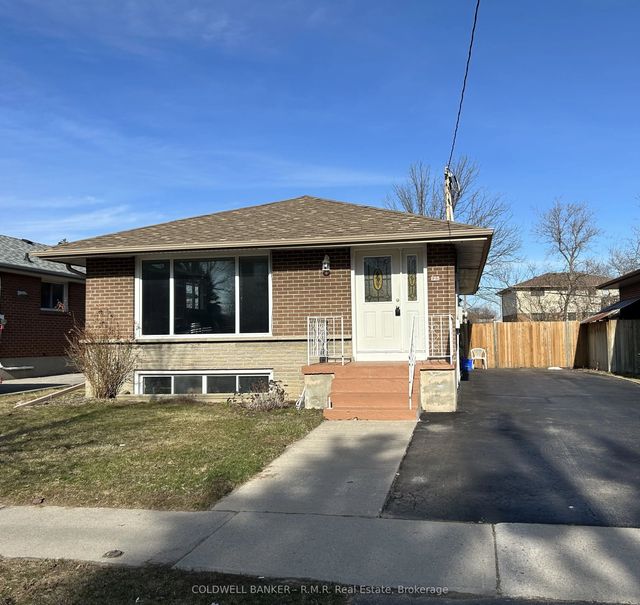 125 Cabot Street Main, Oshawa