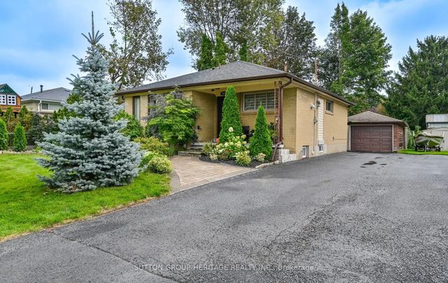 1020 Wardman Crescent, Whitby