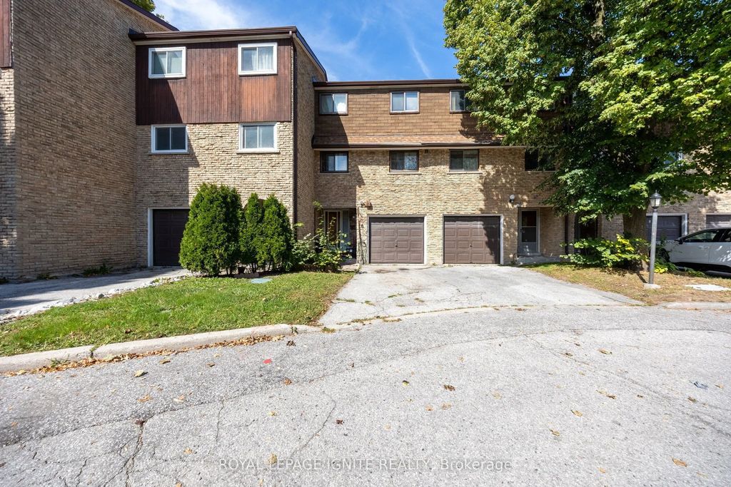 21 Rockwood Drive 4, Toronto E08