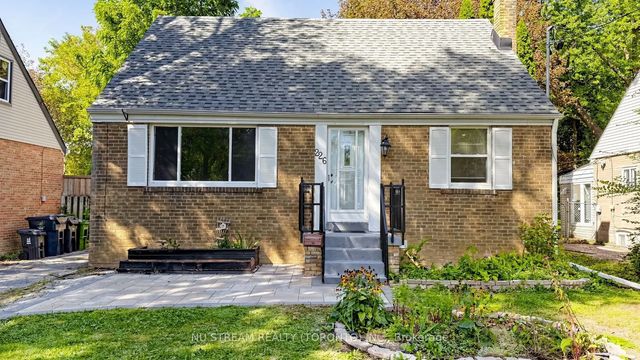 226 Oakridge Drive, Toronto E08