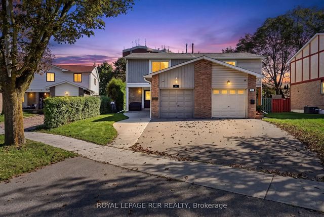 88 Red River Crescent, Toronto E11