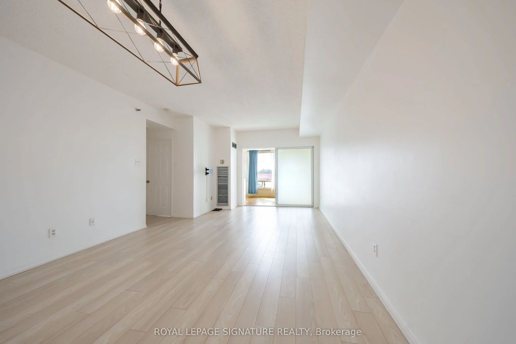 5800 Sheppard Avenue E 316, Toronto E11