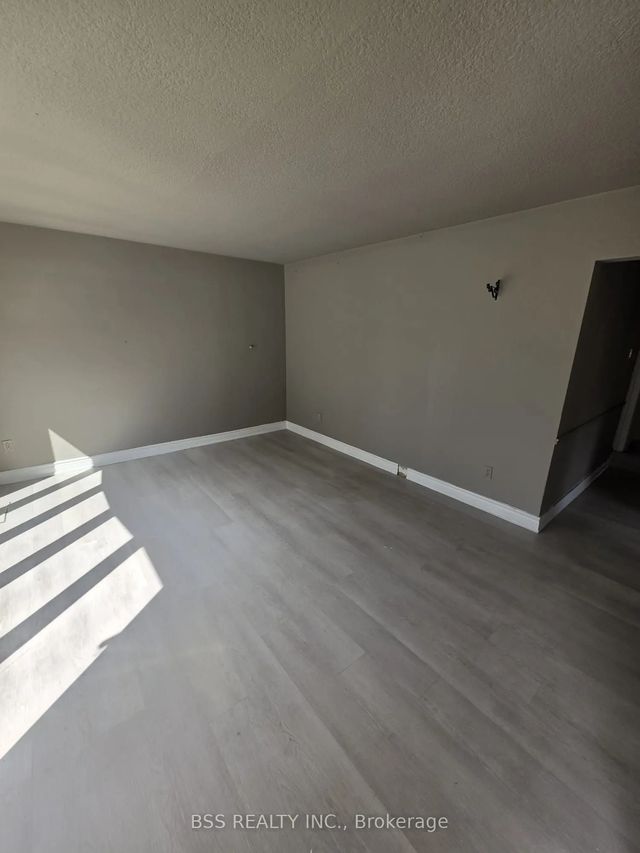 88 Southampton Drive, Toronto E08