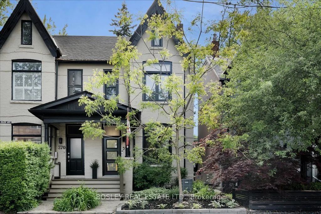 372 Logan Avenue, Toronto E01