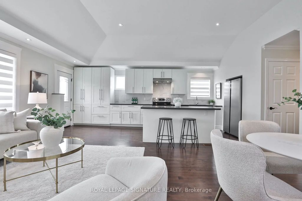 17 Flora Drive, Toronto E04