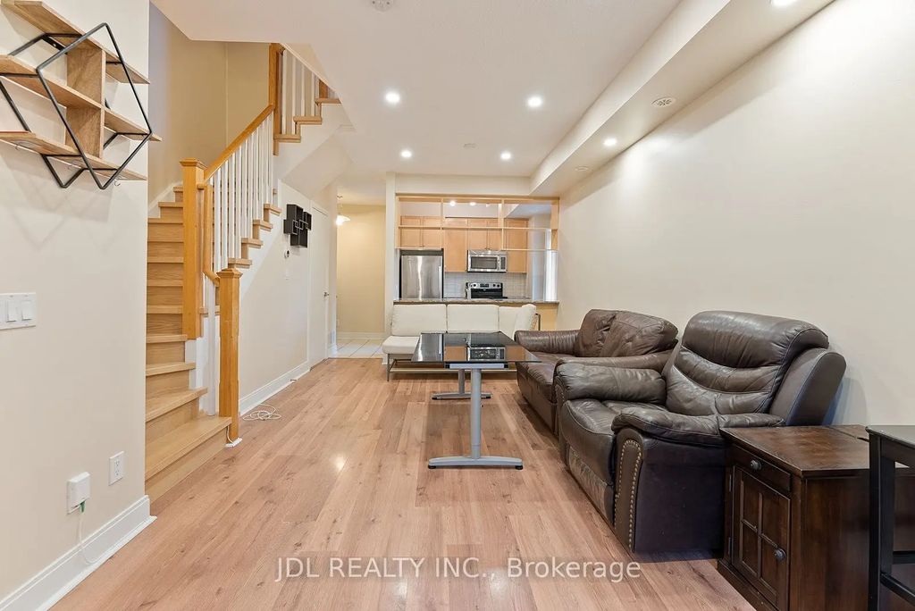315 Village Green Square 76, Toronto E07