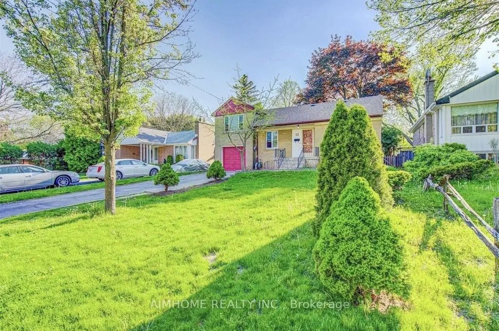 32 Lauralynn Crescent, Toronto E07