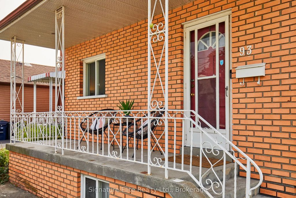 93 Pinegrove Avenue, Toronto E06