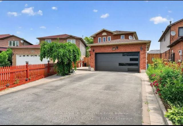 1642 Pepperwood Gate, Pickering