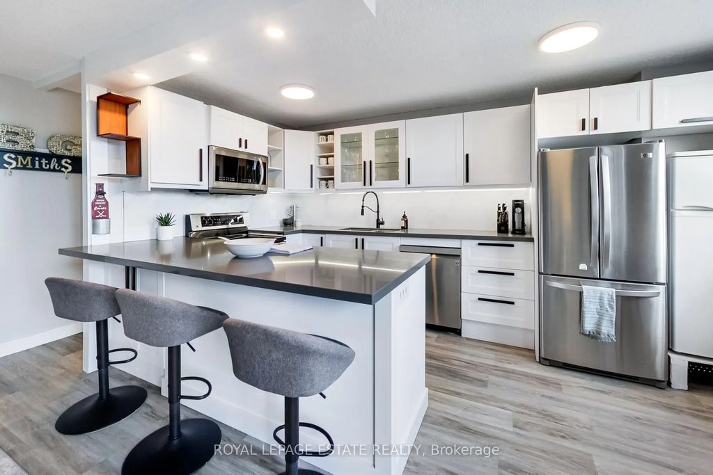 1071 Woodbine Avenue 311, Toronto E03