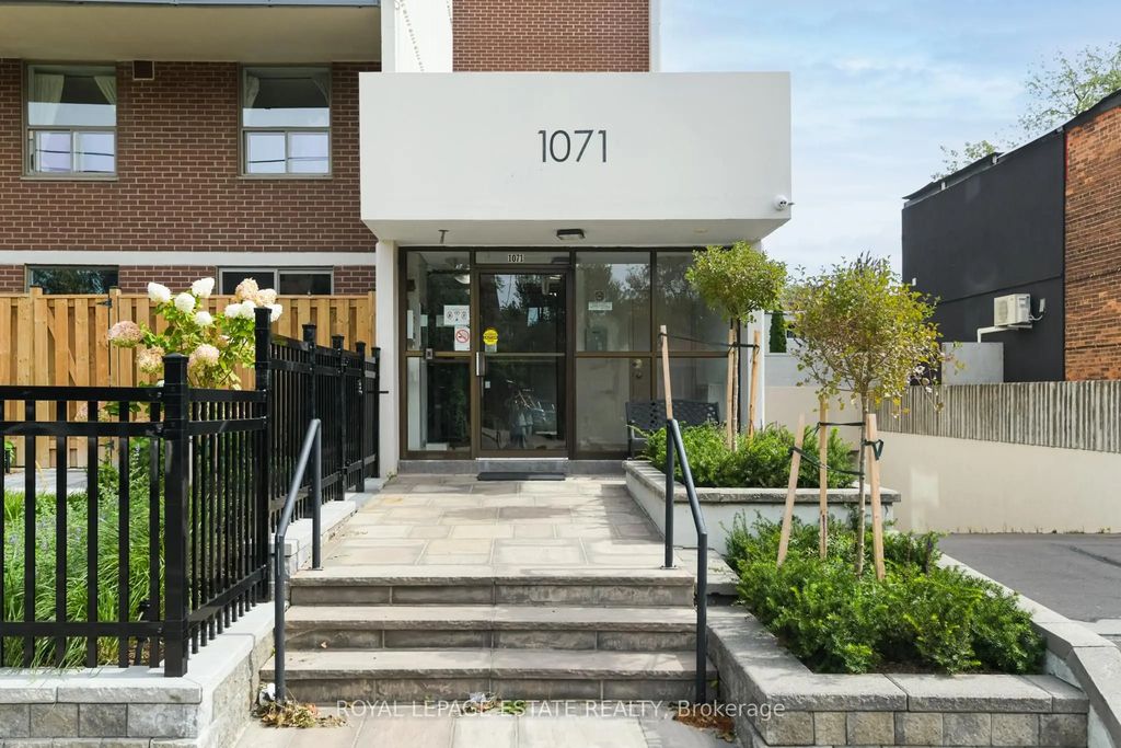 1071 Woodbine Avenue 311, Toronto E03