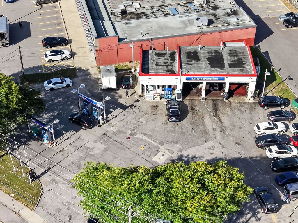 4418 Kingston Road, Toronto E10