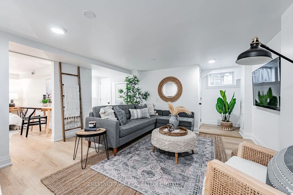 101 Oakcrest Avenue Lower, Toronto E02