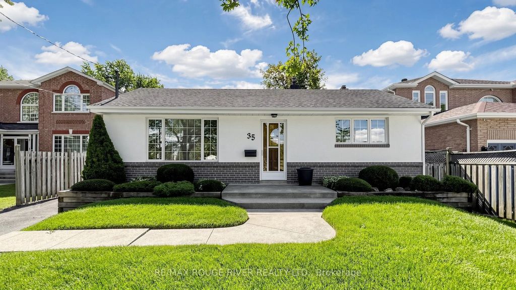 35 Southlawn Drive, Toronto E05