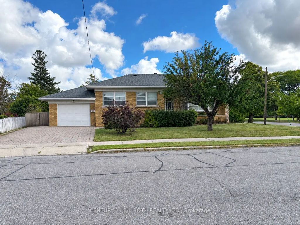 33 Lewiston Road, Toronto E04