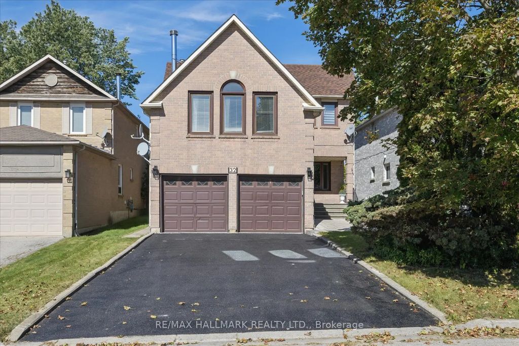 32 Valley Centre Drive, Toronto E11