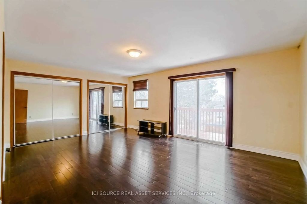 2609 Kingston Road 2nd Floor, Toronto E08