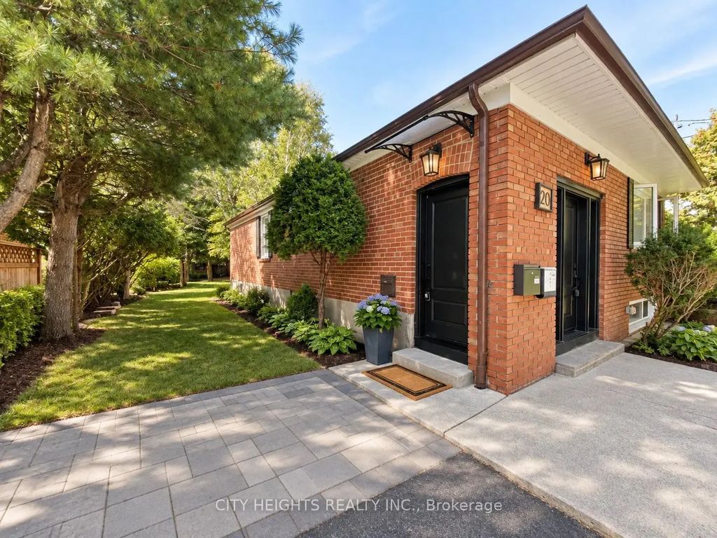 20 Minnacote Avenue #2 Lower, Toronto E10