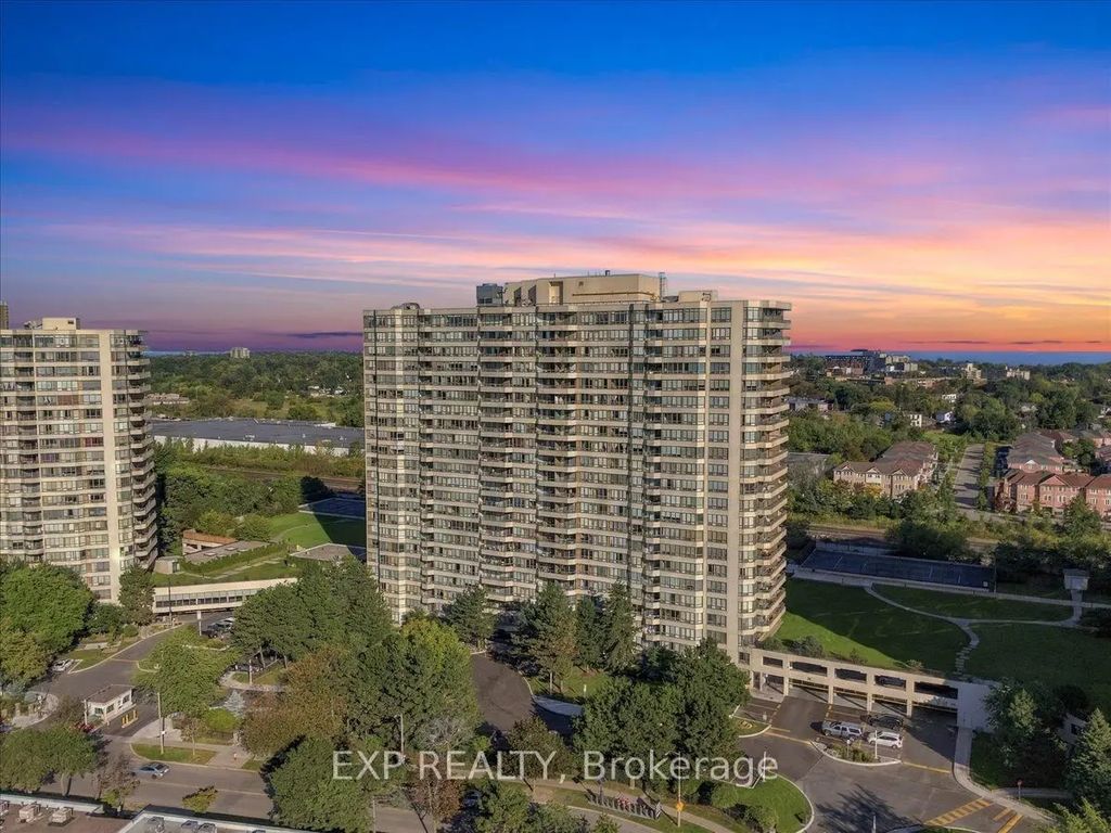 3 Greystone Walk Drive N 1927, Toronto E04