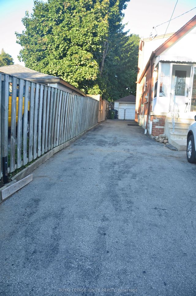 1001 Pharmacy Avenue Bsmt, Toronto E04