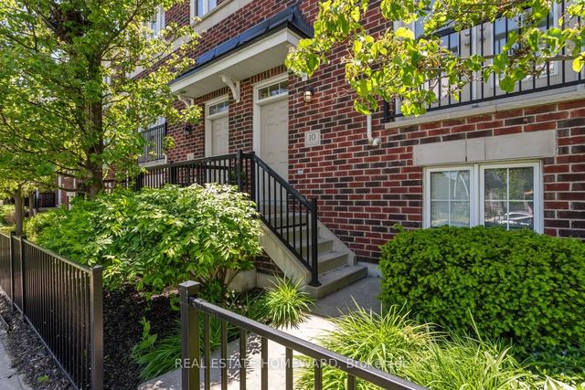 571 Longworth Avenue E 10, Clarington