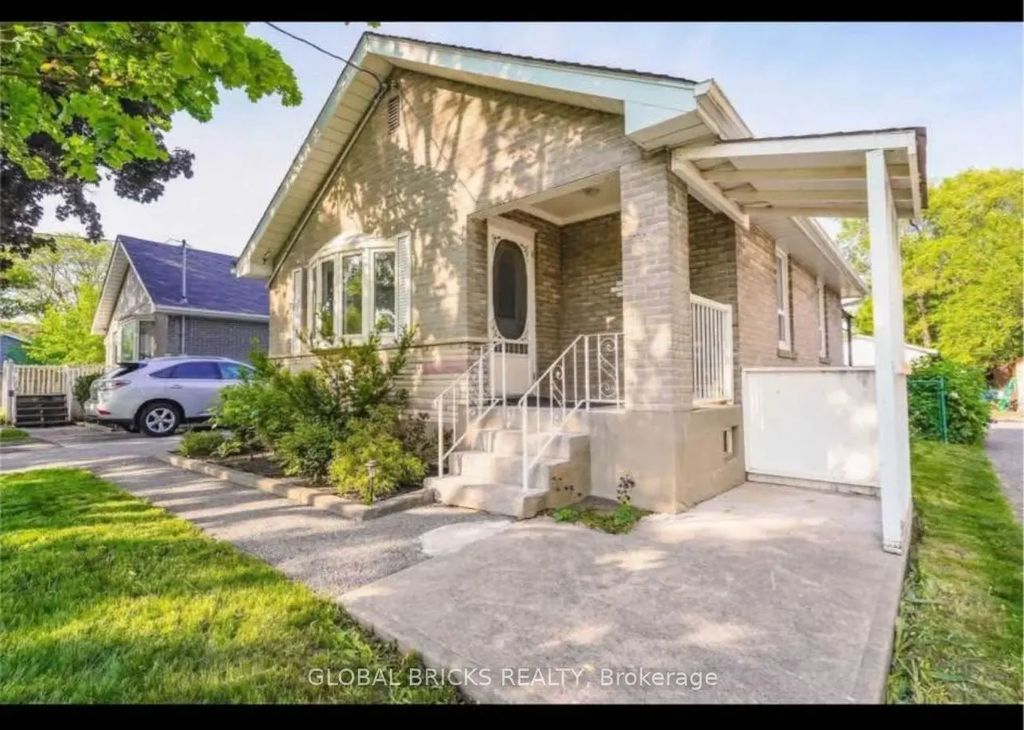 931 Byron Street N, Whitby