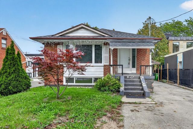 1197 Pharmacy Avenue, Toronto E04