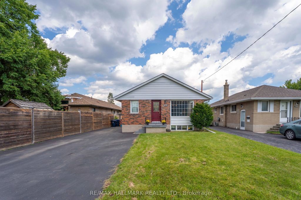 1557 Pharmacy Avenue, Toronto E04