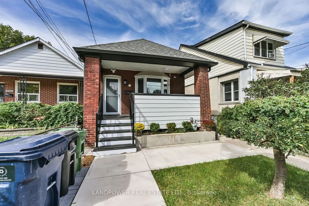 972 Cosburn Avenue, Toronto E03
